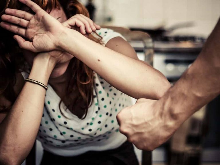 ఆ హీరో నన్ను రేప్ చేసి బలవంతంగా తాళికట్టాడు.. బుల్లితెర నటి సంచలన వ్యాఖ్యలు