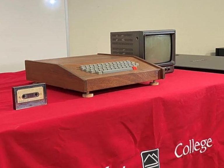 ఆ యాపిల్ కంప్యూట‌ర్ ఖ‌రీదు రూ.2.97 కోట్లు… ఎందుకంటే…