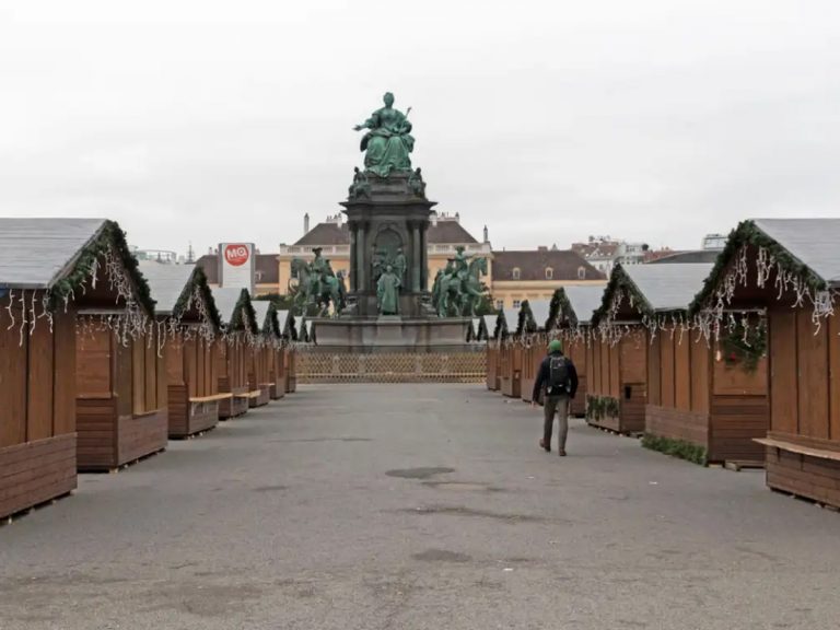 ఆ దేశంలో మ‌ళ్లీ విజృంభించిన క‌రోనా… ప‌దిరోజులు సంపూర్ణ లాక్‌డౌన్‌…