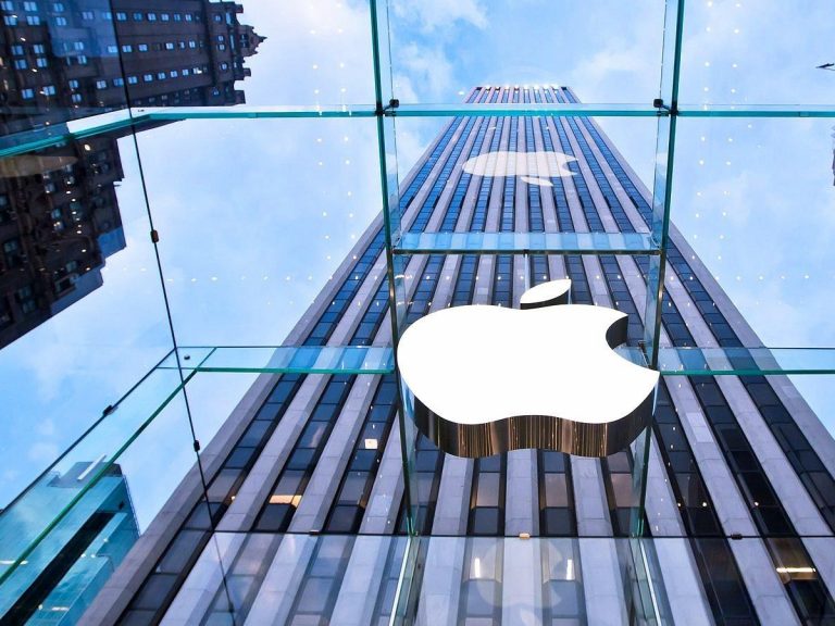 టెక్ దిగ్గ‌జం యాపిల్ కంపెనీ ఉద్యోగుల జీతాలు ఎంతో తెలుసా?