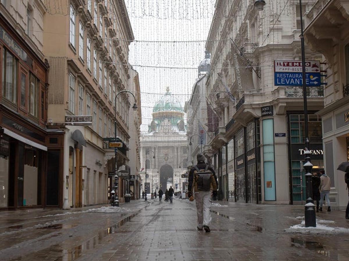 ఆ దేశంలో మ‌ళ్లీ లాక్‌డౌన్… ప్ర‌త్యేకించి వారికోస‌మే…