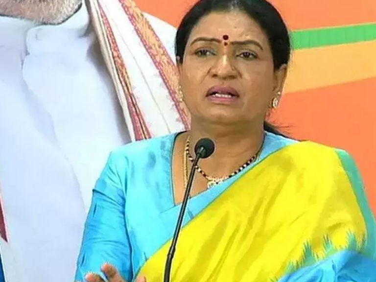 పోలీసులా టీఆర్‌ఎస్‌ పార్టీ కార్యకర్తలా : డీకే అరుణ