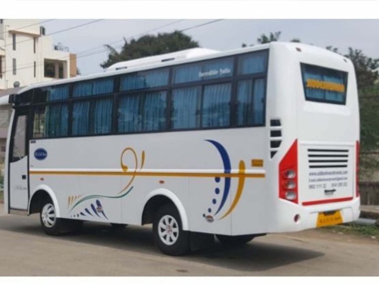 వలసకూలీల లగేజీతో ప్రైవేట్ బస్సు డ్రైవర్‌ పరార్‌..