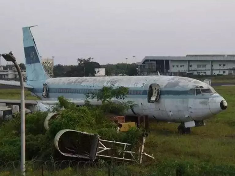 24 ఏళ్ల నుంచి ఆ విమానం అక్క‌డే…