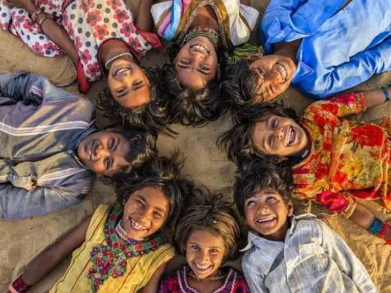 బాలలే రాజపోషకులు!