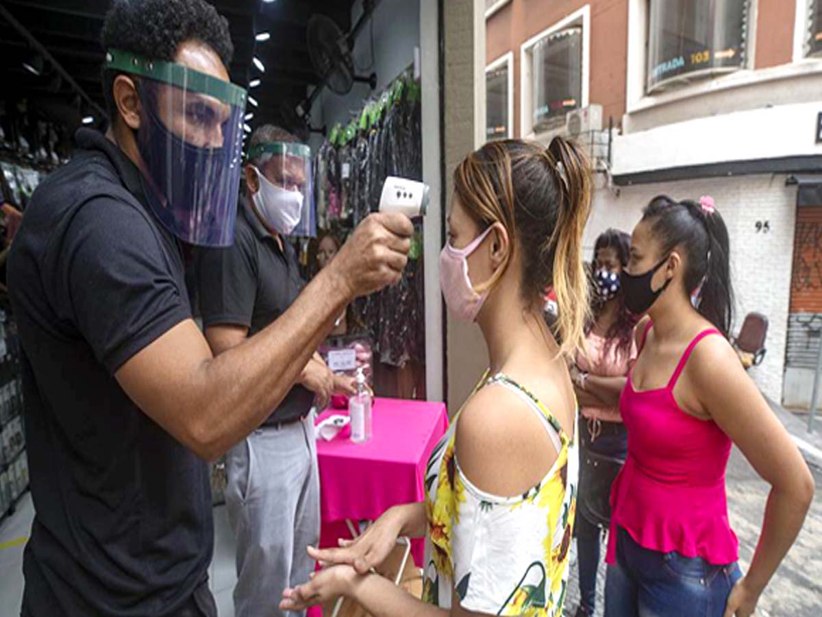 బ్రెజిల్‌లో డేంజర్‌ బెల్స్‌ మోగిస్తున్నా కరోనా..