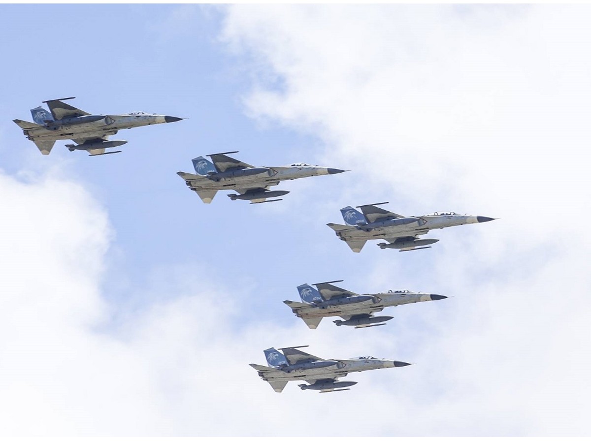 ప్ర‌పంచం కొత్త వేరియంట్‌తో భ‌య‌ప‌డుతుంటే… చైనా బ‌ల‌ప్ర‌ద‌ర్శ‌న‌కు దిగుతోంది…