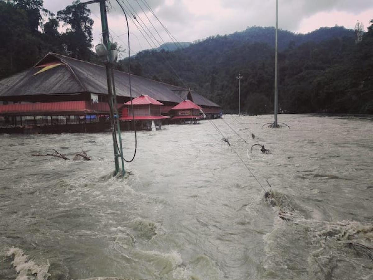 పంబాన‌దికి భారీ వ‌ర‌ద‌: శ‌బ‌రిమ‌ల‌లో భ‌క్తులకు ద‌ర్శనాలు నిలిపివేత‌…