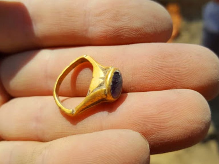 ఆ వైన్ ఫ్యాక్ట‌రీలో బ‌య‌ట‌ప‌డ్డ పురాత‌న ఉంగ‌రం… దానికోస‌మే ధ‌రించేవార‌ట‌…