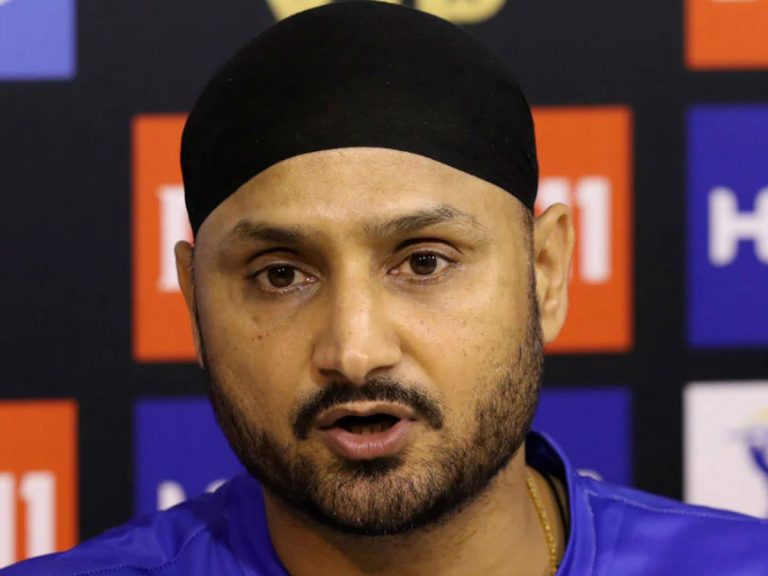 బౌలింగ్ కోచ్ పై హర్భజన్ సింగ్ కీలక వ్యాఖ్యలు…