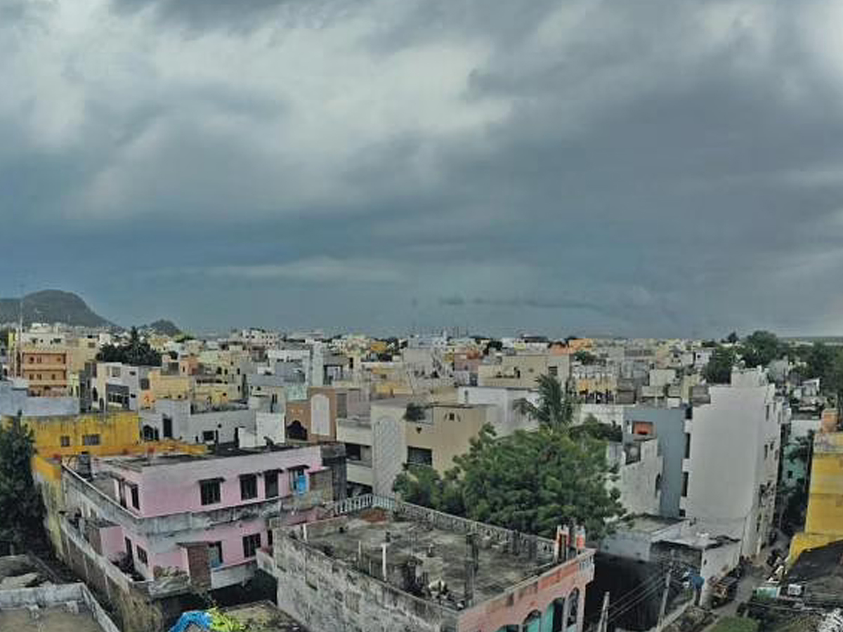 అనంత‌పురం జిల్లాలో భారీగా కురుస్తున్న వ‌ర్షం… న‌దుల‌ను త‌ల‌పిస్తున్న చెరువులు…