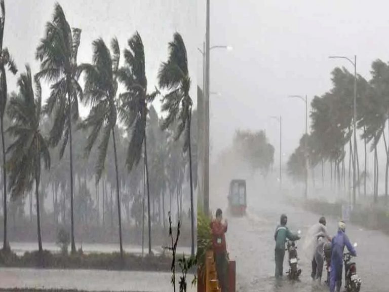 తీరం దాటిన వాయుగుండం… రాయ‌ల‌సీమ‌లో అతిభారీ వ‌ర్షాలు…