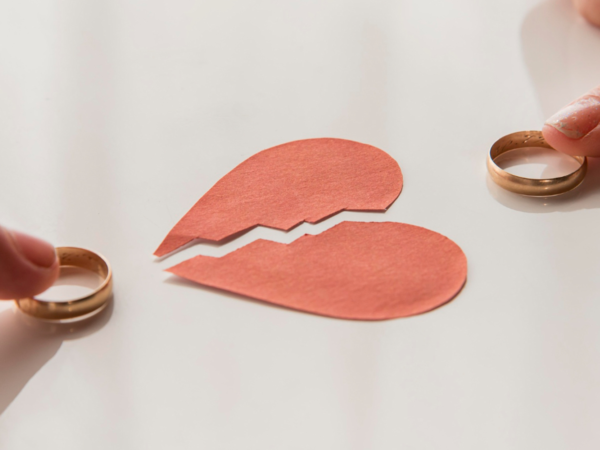 మేక‌ప్ లేకుండా భార్య‌ను చూసి షాకైన భ‌ర్త‌… వెంట‌నే…