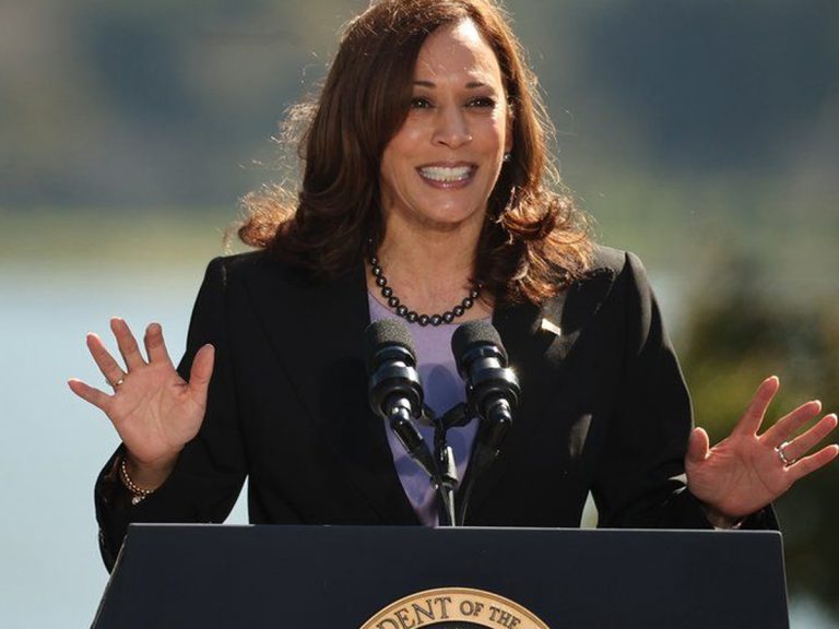 అమెరికాలో అధికారాలు బ‌దిలీ… తాత్కాలిక అధ్య‌క్షురాలిగా క‌మ‌లా హారిస్‌…