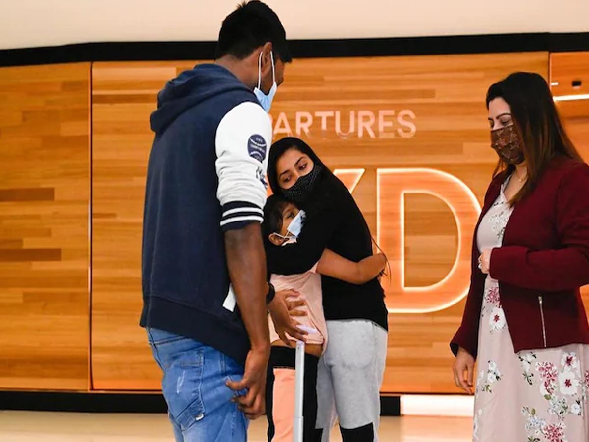 18 నెల‌ల త‌రువాత ల్యాండైన విమానాలు… క‌న్నీటి ప‌ర్యంత‌మైన టూరిస్టులు…