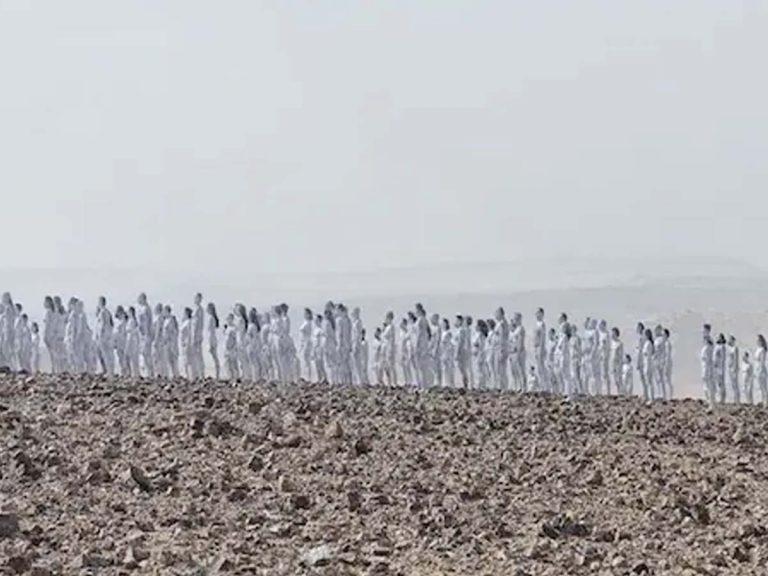 300 మంది వాలంటీర్ల‌తో న‌గ్నంగా ఫొటోలు… ఆ ప్ర‌భుత్వం స‌హాయంతోనే…