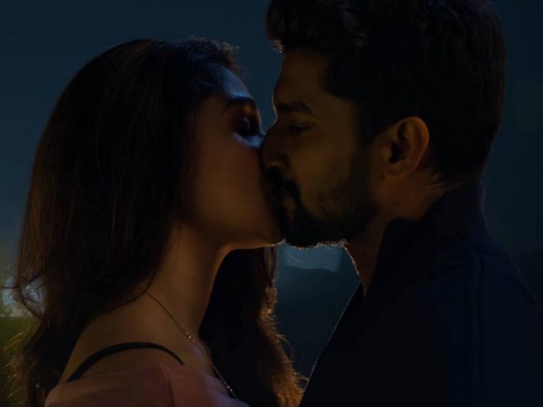 స్టార్ హీరోతో కృతిశెట్టి లిప్ లాక్… మరోసారి ట్రెండింగ్ లో… !