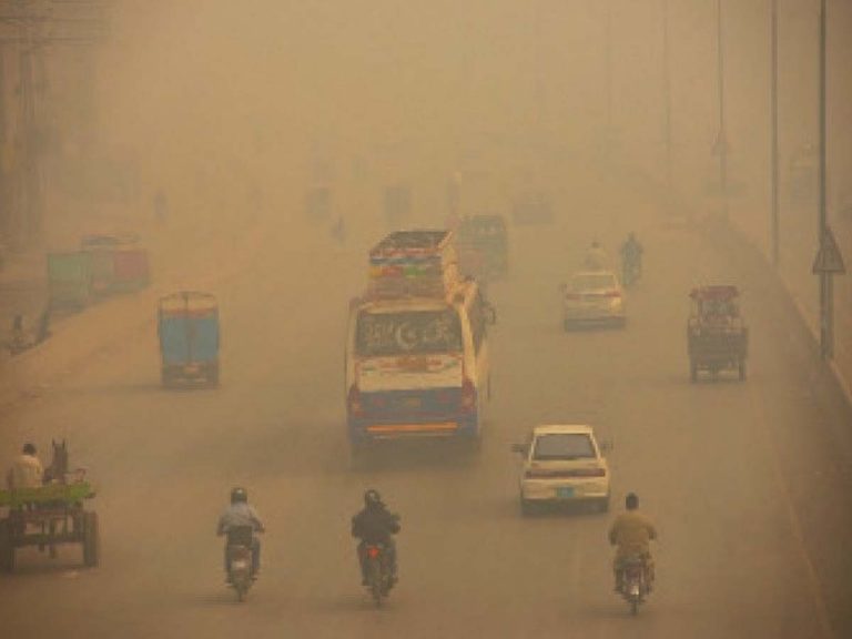 పాక్ నెత్తిన మ‌రో పిడుగు:  కాలుష్య న‌గ‌రాల్లో లాహోర్ ప్ర‌ధ‌మ‌స్థానం…