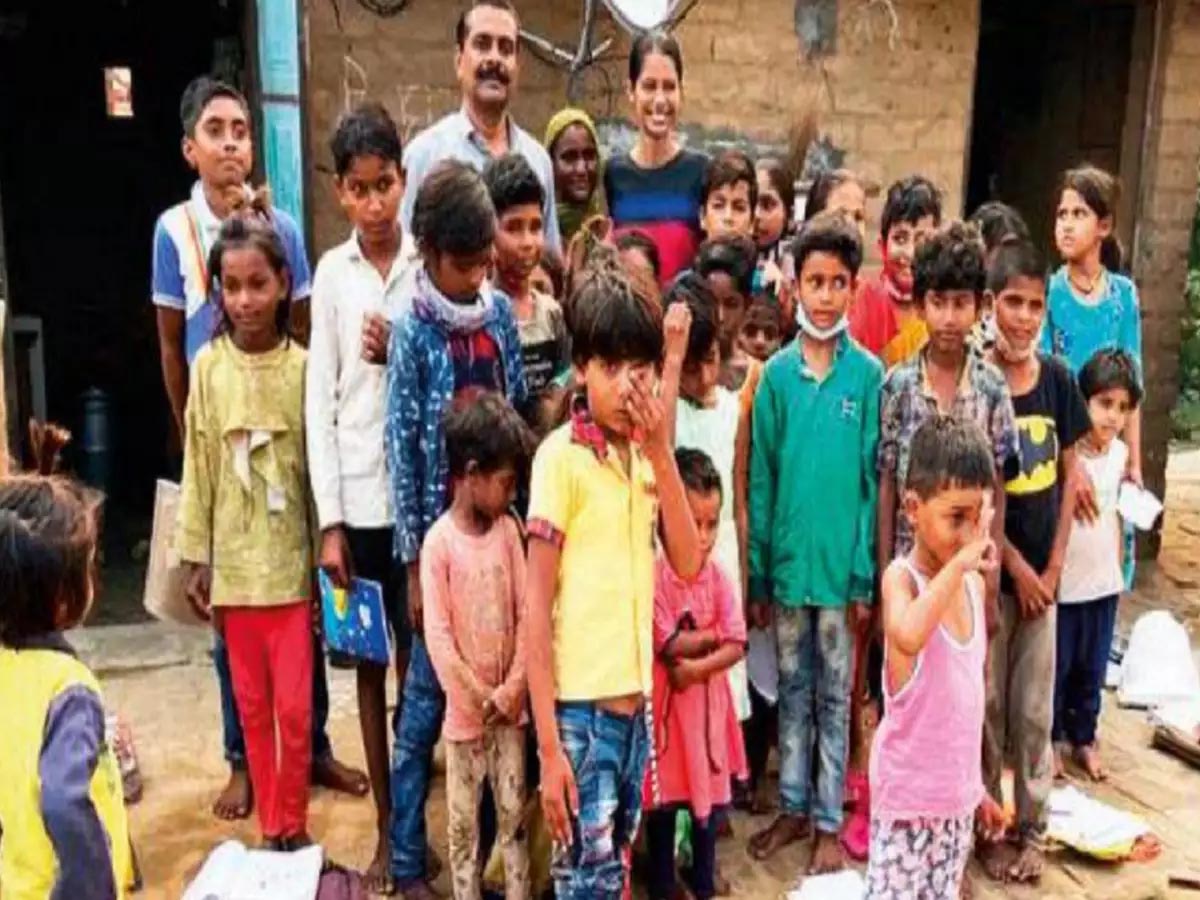 50 మంది చిన్నారుల‌ను ద‌త్త‌త తీసుకున్న టీచ‌ర్‌…