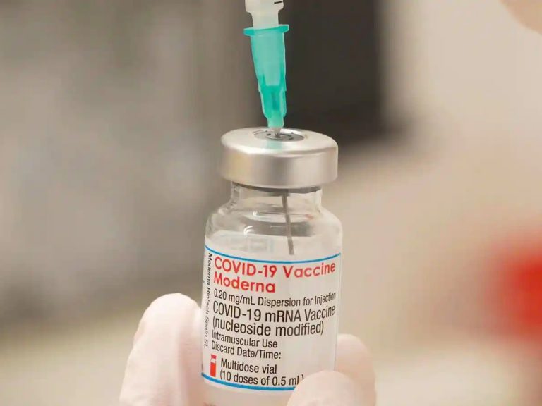 ఒమిక్రాన్ వేరియంట్‌పై మోడెర్నా సీఈఓ సంచ‌ల‌న వ్యాఖ్య‌లు…