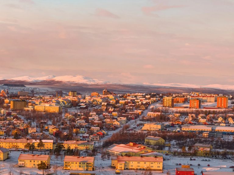 భూమిపై సూర్యుడు అస్త‌మించ‌ని ప్రాంతాలు ఎక్క‌డున్నాయో తెలుసా?