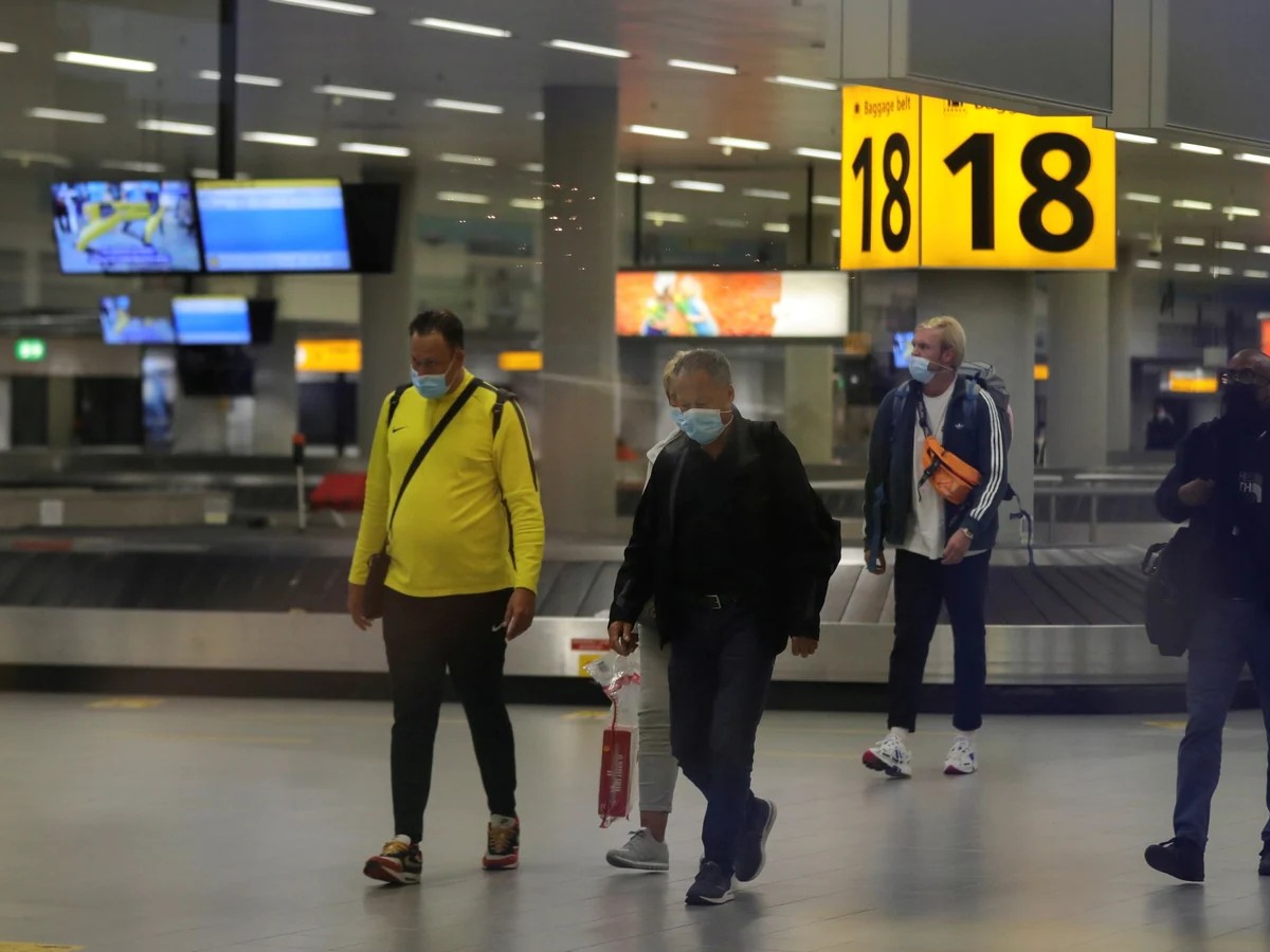 ఒమిక్రాన్ అల‌ర్ట్‌:  అర్థ‌రాత్రి నుంచి కొత్త‌రూల్స్‌…