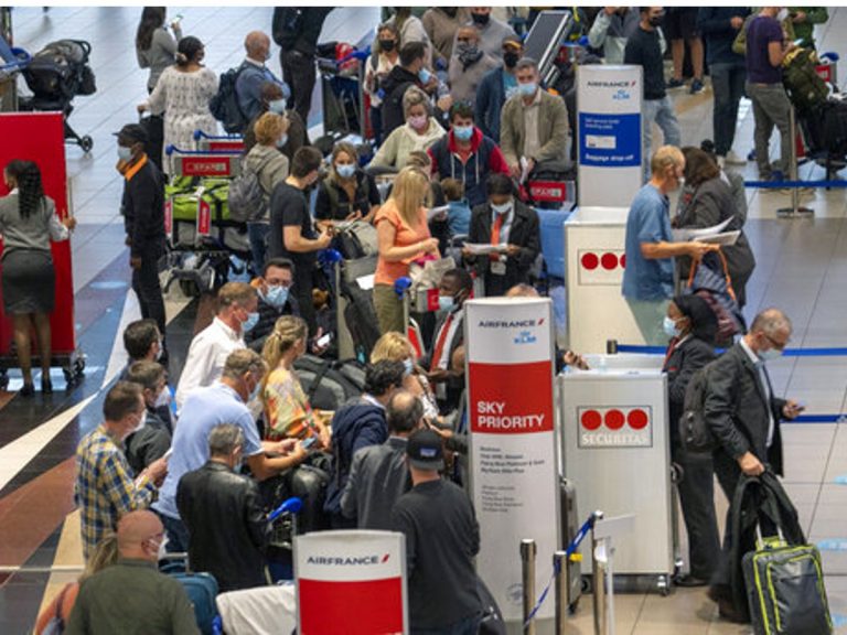 ద‌క్షిణాఫ్రికాను కుదిపేస్తున్న ఒమిక్రాన్‌… మ‌ళ్లీ ఆంక్ష‌లు మొద‌లు…