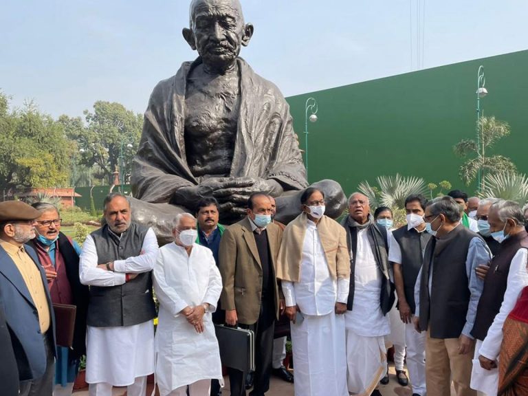 రాజ్యసభ నుంచి విపక్ష ఎంపీల వాకౌట్‌..