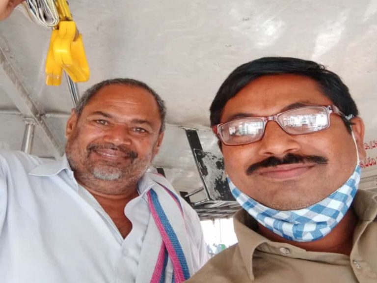 వైరల్.. ఆర్టీసీ బస్సులో ఆర్.నారాయణమూర్తి