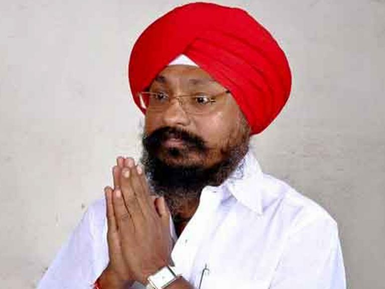 టీఆర్ఎస్‌కు మరో షాక్..! పార్టీకి మాజీ మేయర్‌ గుడ్‌బై..