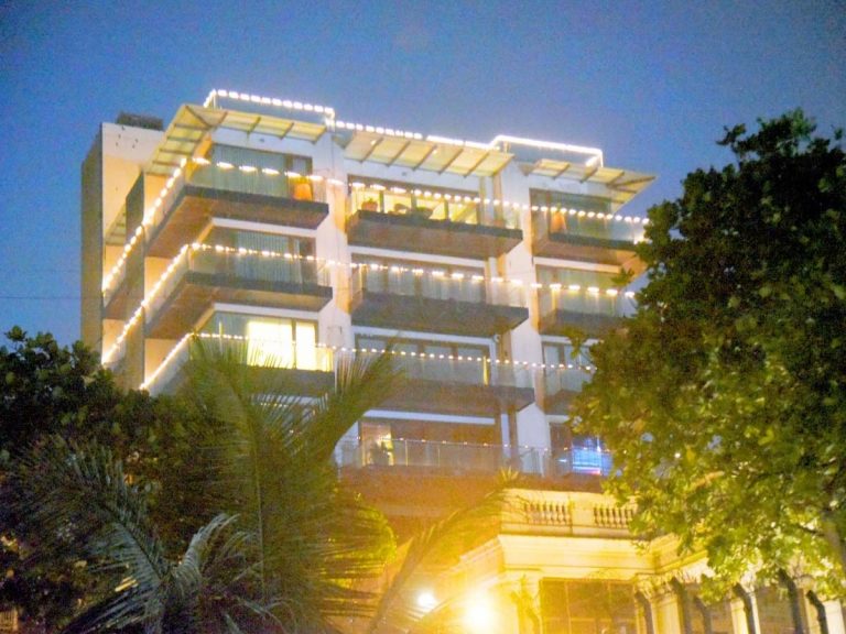 మన్నత్‌లో దీపావళి వెలుగులు