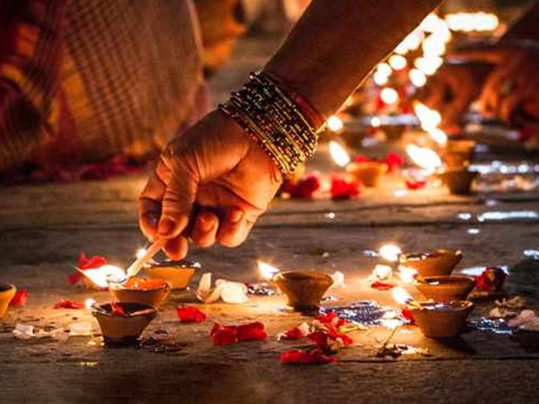 దీపావళి ని మన దేశంలో ఎన్ని రకాలుగా జరుపుకుంటారో తెలుసా…!!