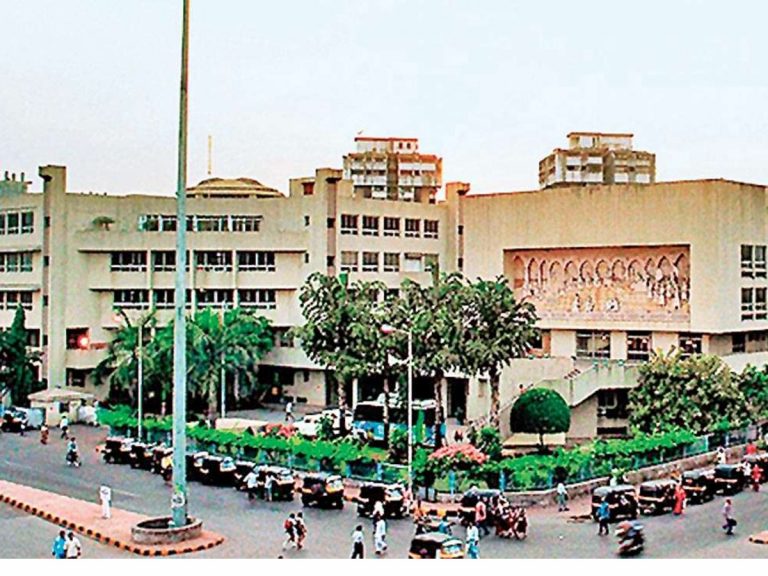 థానే మున్సిప‌ల్ కార్పోరేష‌న్ కీల‌క నిర్ణ‌యం:  వ్యాక్సిన్ తీసుకోకుంటే…