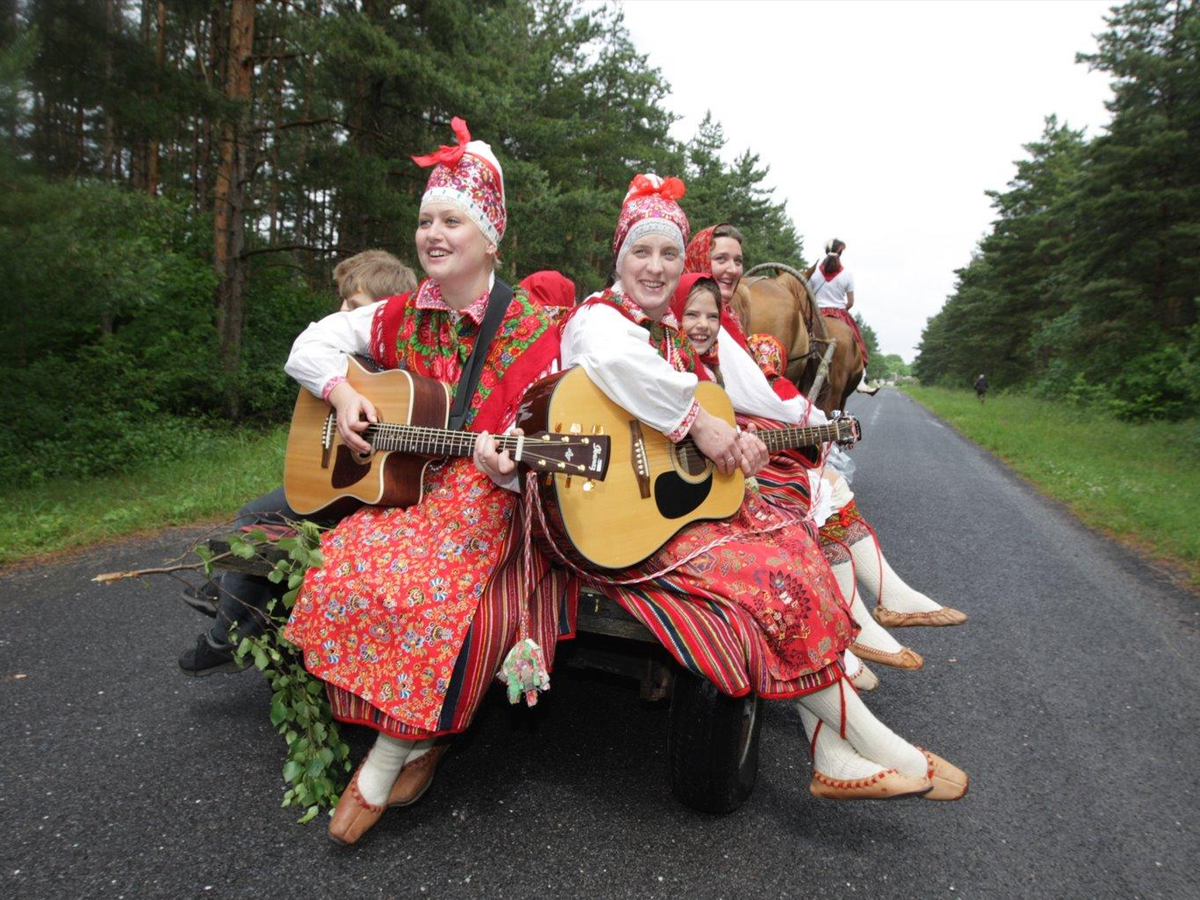 ఆ దీవిలో మ‌హిళ‌ల‌దే రాజ్యం… పురుషులు ఏం చేస్తారో తెలిస్తే షాక్ అవుతారు…