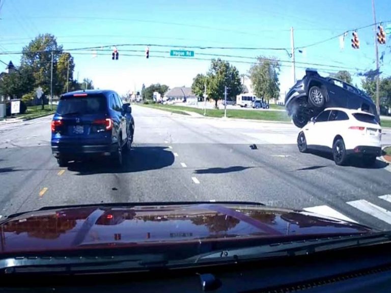 వైర‌ల్‌:  ఇలాంటి యాక్సిడెంట్‌ను ఎప్పుడూ చూసుండ‌రు…!!