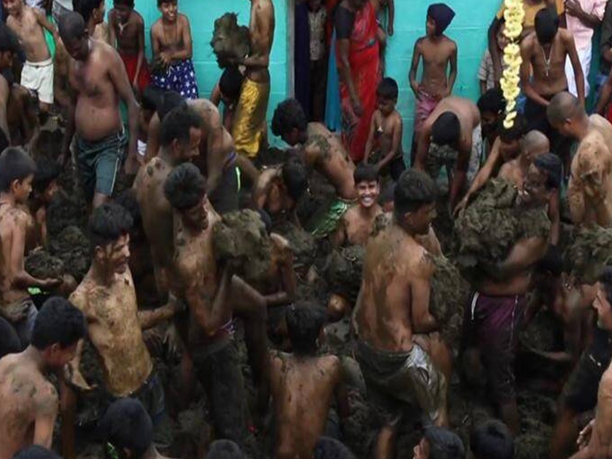 ఆ గ్రామంలో దీపావ‌ళి ఎలా జ‌రుపుకుంటారో తెలిస్తే షాక్ అవుతారు…