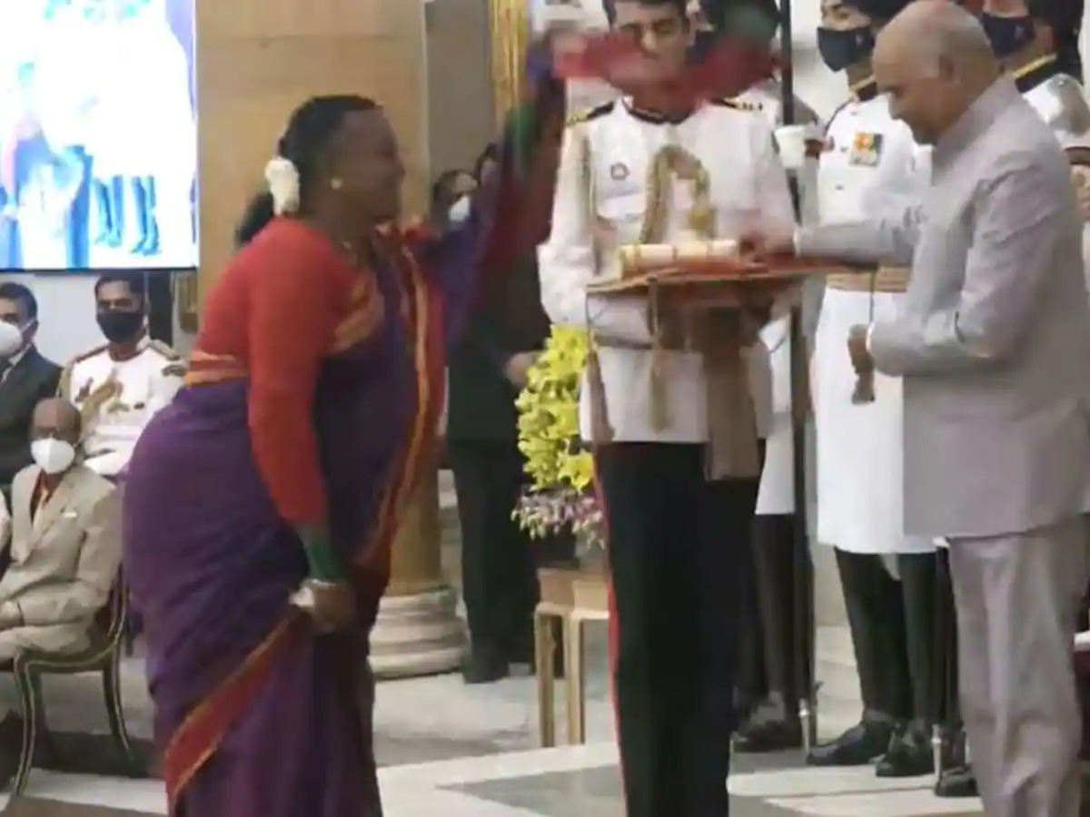 రాష్ట్ర‌ప‌తికి అరుదైన గౌర‌వం… చీరకొంగుతో దిష్టితీసిన జోగ‌తి…