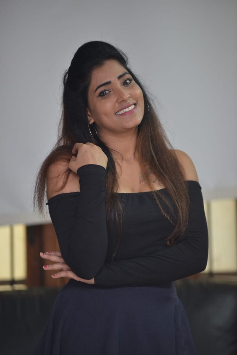 సెగలు రేపుతున్న అందాల భామ ”హిత్రిక”