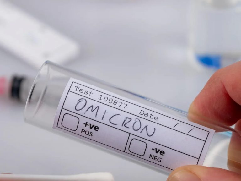 ఒమిక్రాన్ అంటే ప్ర‌పంచ దేశాలు ఎందుకు హ‌డ‌లిపోతున్నాయి?