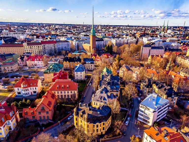 ఆ దేశంలో సంతోషం ఉన్నా…జనాలు లేర‌ట‌…