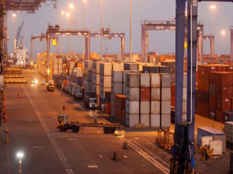 రేడియో థార్మిక పదార్థాలను రవాణా చేస్తున్న కార్గో షిప్‌ స్వాధీనం