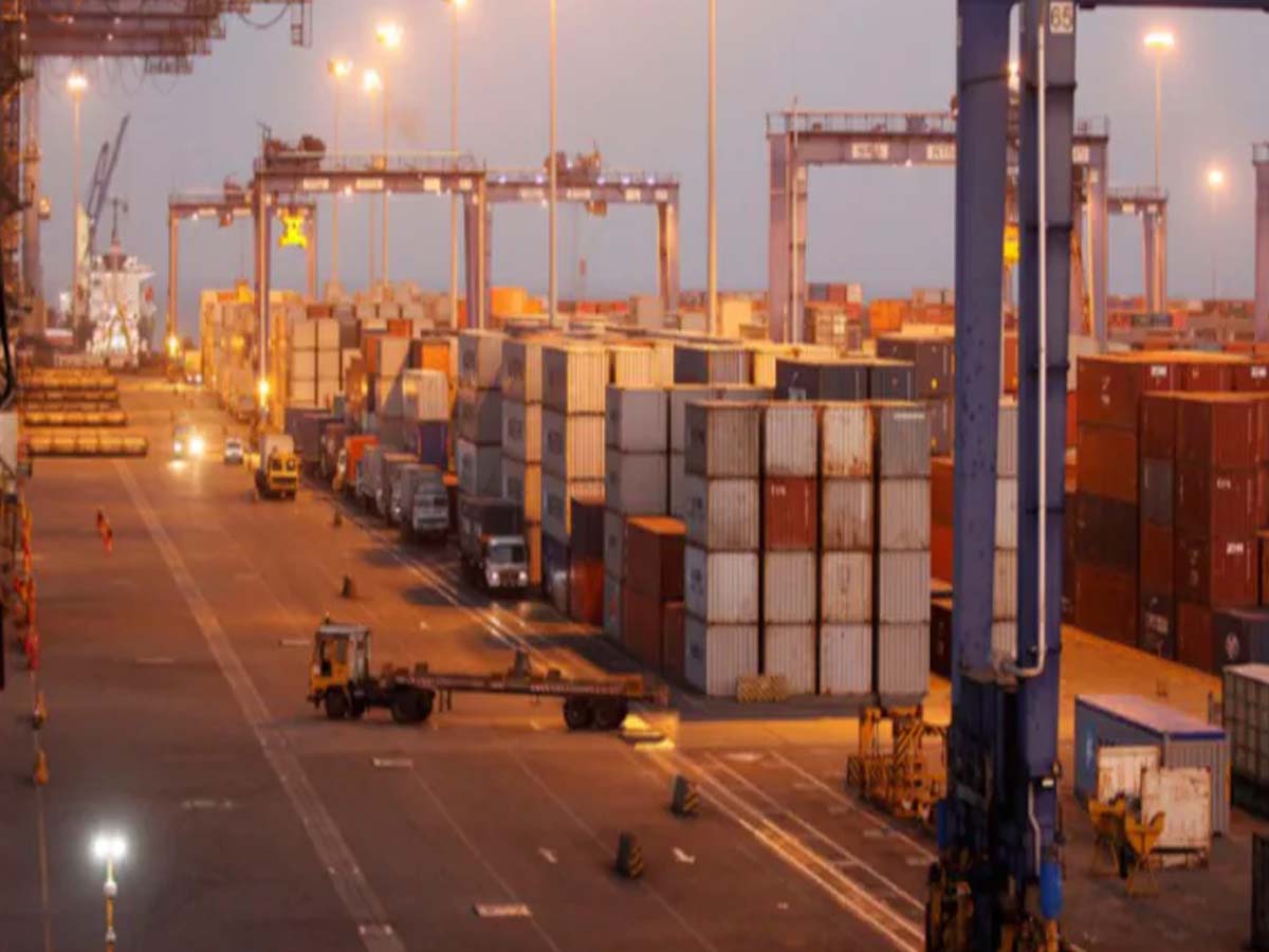 రేడియో థార్మిక పదార్థాలను రవాణా చేస్తున్న కార్గో షిప్‌ స్వాధీనం