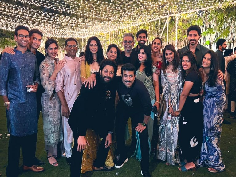 దీపావళి పండగ స్పెషల్.. చెర్రీ అండ్ బన్నీ ఫ్యామిలీ ఫోటో