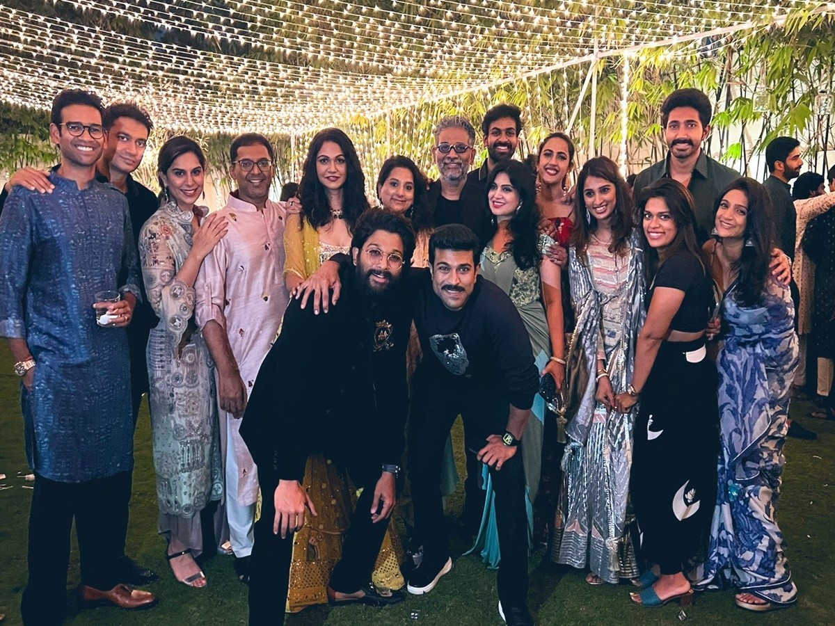 దీపావళి పండగ స్పెషల్.. చెర్రీ అండ్ బన్నీ ఫ్యామిలీ ఫోటో