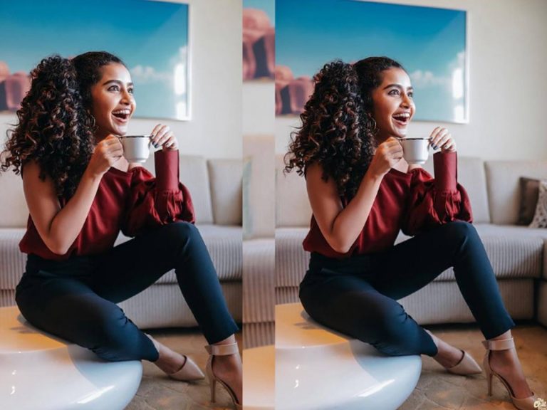 స్టన్నింగ్ లుక్ లో అనుపమ పరమేశ్వరన్