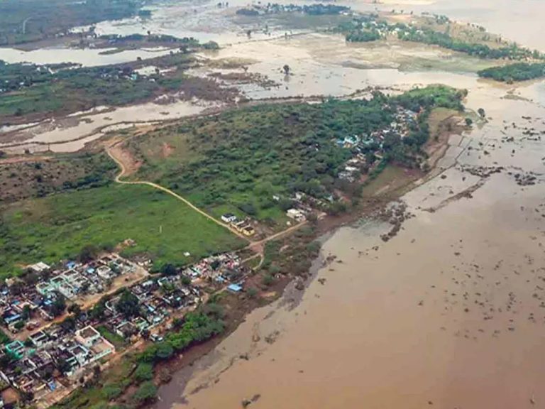 ఏపీలో భారీగా వరద నష్టం.. ప్రాథమిక అంచనా ఎంతంటే..?