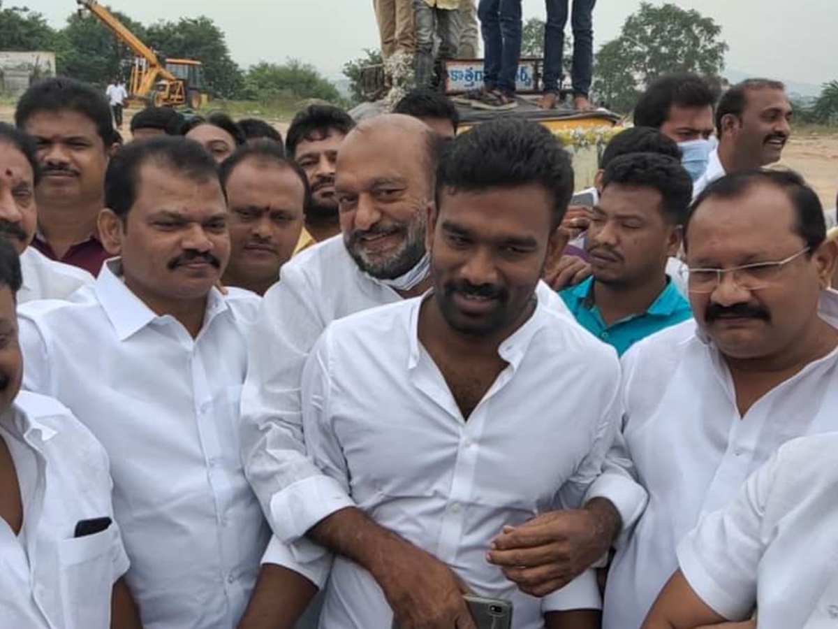 ఏపీ రాజకీయాల్లో హాట్ టాపిక్‌గా మారిన ప్రత్యర్థుల కలయిక