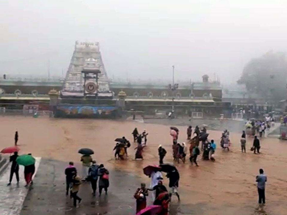 వర్షాల కారణంగా టీటీడీ కీలక నిర్ణయం..
