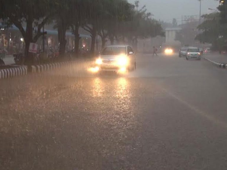 ఏపీలో భారీ వర్షాలు.. నీట మునిగిన నక్కలకాలనీ..