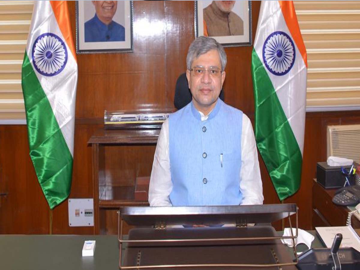 రైలు టిక్కెట్‌ ధరలు తగ్గిస్తాం: అశ్విని వైష్ణవ్‌